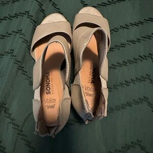 Sonoma Gray Sandals with Soft Material and Flexible Sole